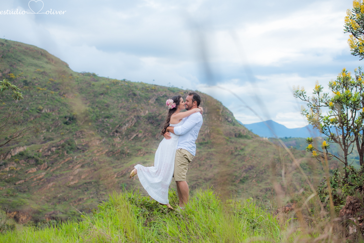 Estudio Oliver, externas, festa, filmagem, foto, pre casamento diferente save the date lugar lindo cavalo chapeu local verde 