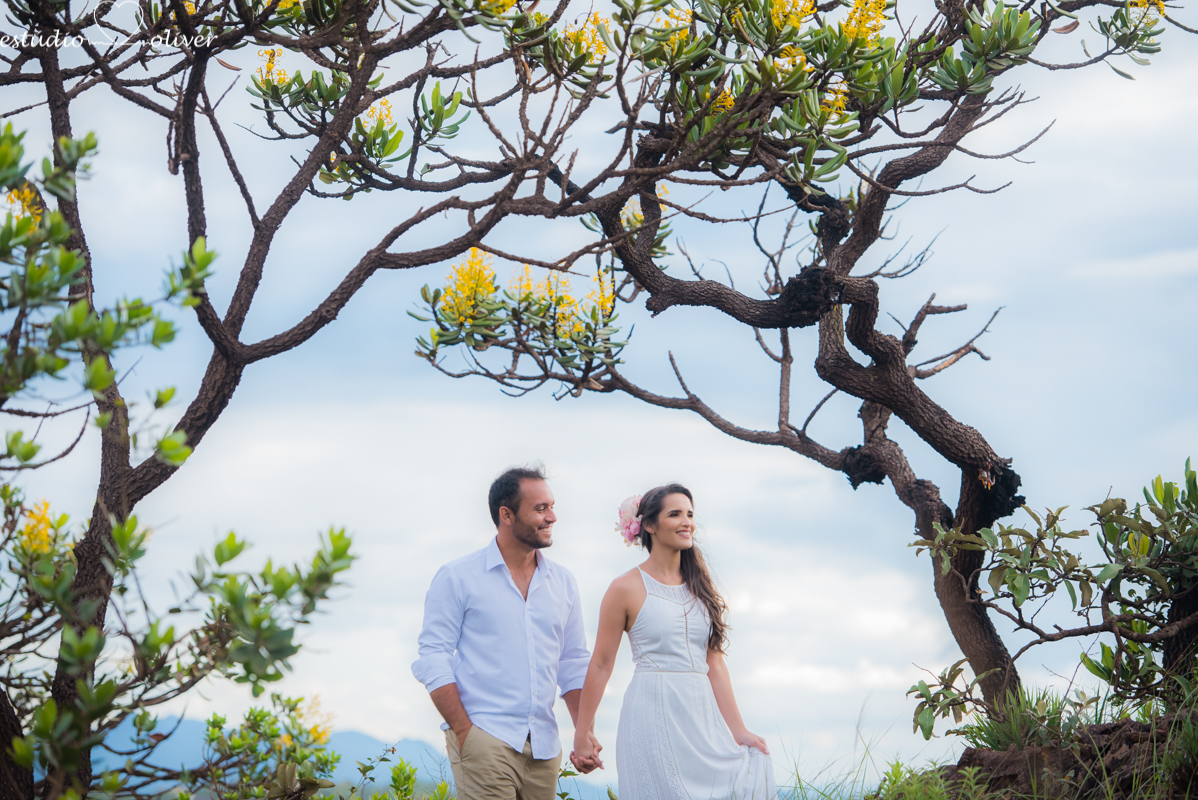 Estudio Oliver, externas, festa, filmagem, foto, pre casamento diferente save the date lugar lindo cavalo chapeu local verde 