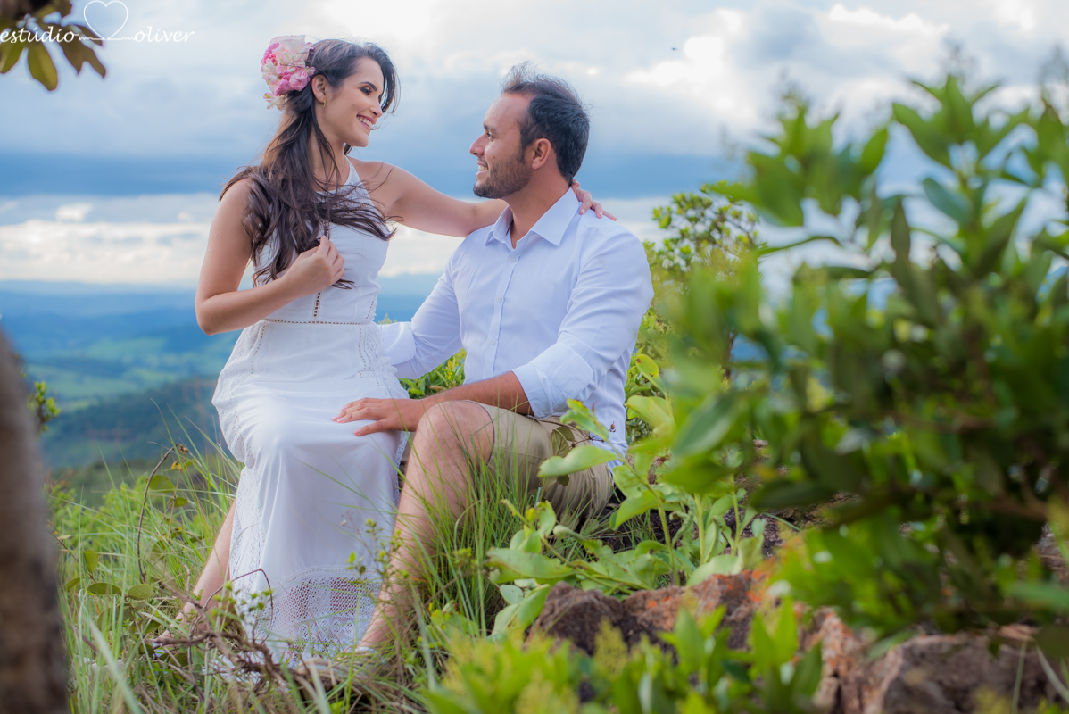 Estudio Oliver, externas, festa, filmagem, foto, pre casamento diferente save the date lugar lindo cavalo chapeu local verde 