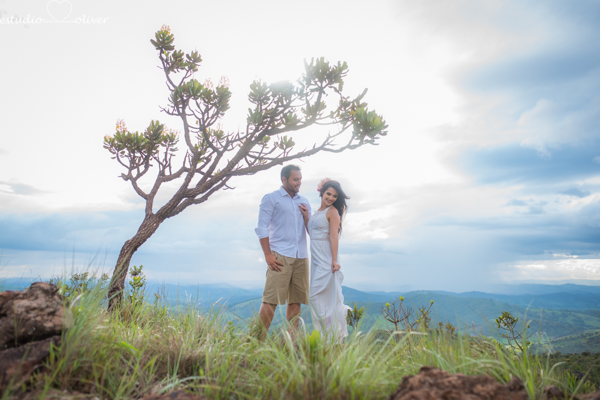 Estudio Oliver, externas, festa, filmagem, foto, pre casamento diferente save the date lugar lindo cavalo chapeu local verde 