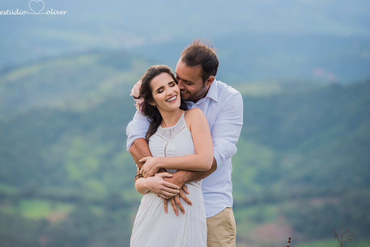 Estudio Oliver, externas, festa, filmagem, foto, pre casamento diferente save the date lugar lindo cavalo chapeu local verde 