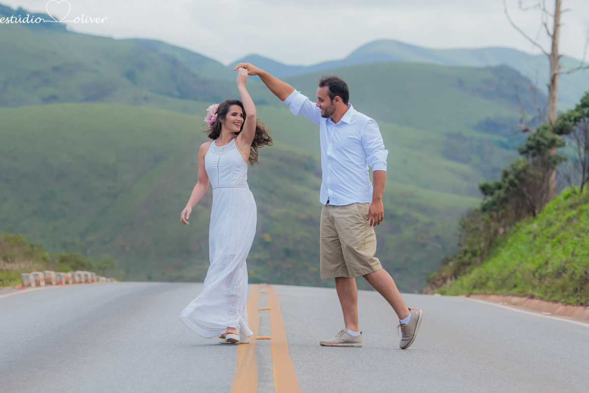 Estudio Oliver, externas, festa, filmagem, foto, pre casamento diferente save the date lugar lindo cavalo chapeu local verde 