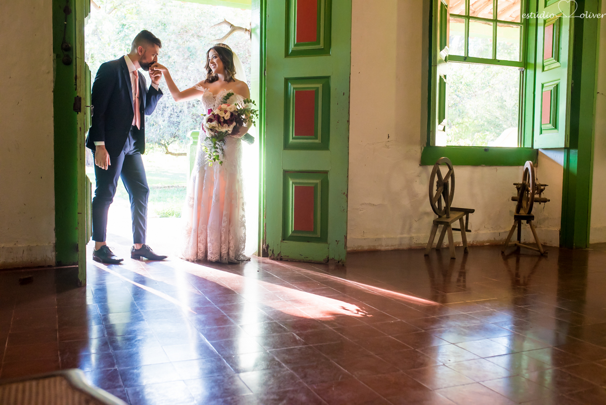 amor,casamento, cerimonia, dia especial, emoção,  Estudio Oliver, externas, festa, filmagem, foto, pre casamento diferente save the date lugar lindo  fazenda 