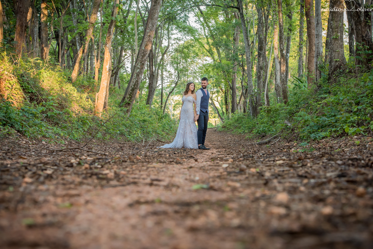 amor,casamento, cerimonia, dia especial, emoção,  Estudio Oliver, externas, festa, filmagem, foto, pre casamento diferente save the date lugar lindo 