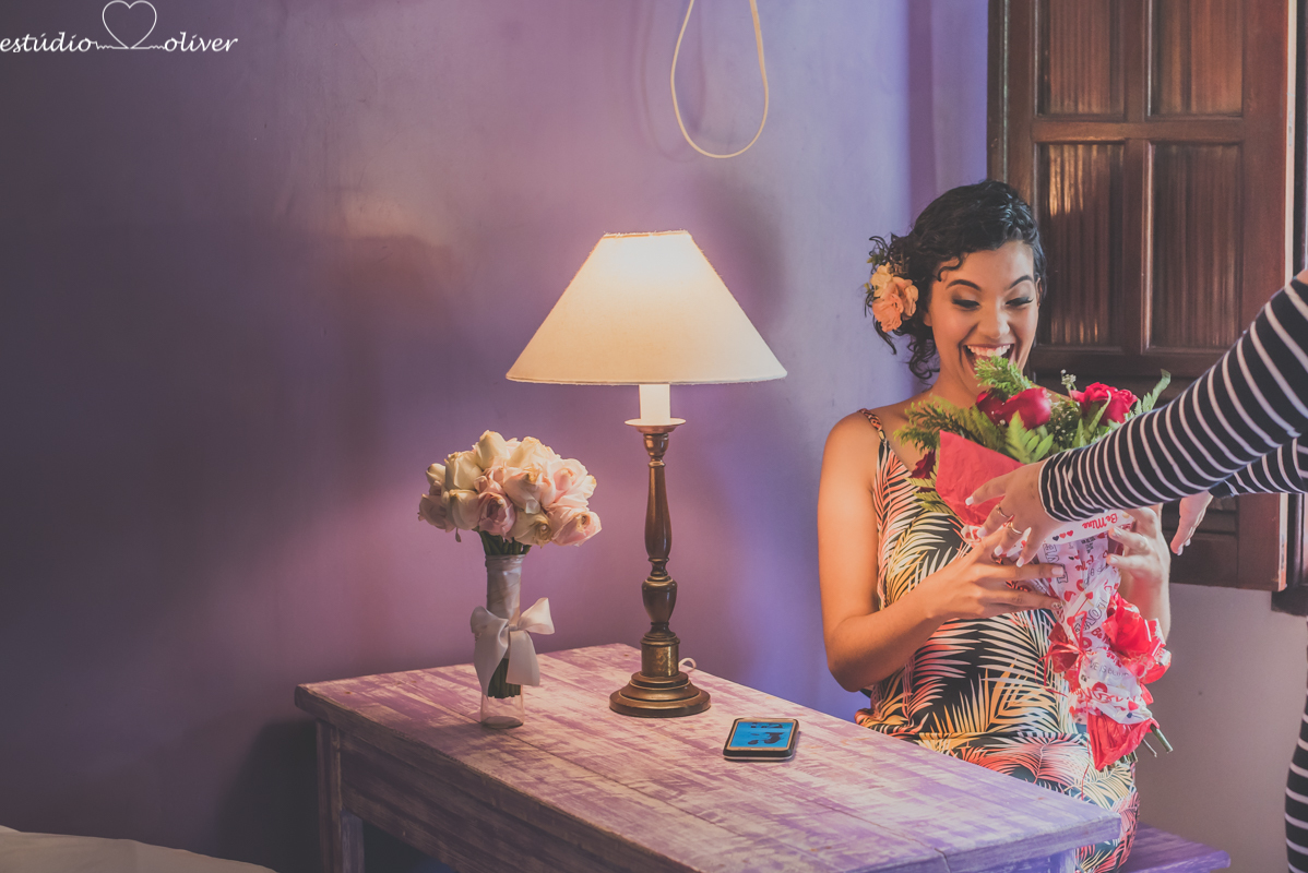 casamento em trancoso,  elopement wedding arraial d´juda, , pre casamento diferente,  casamento na praia arraial d'juda , elopement wedding wedding , Beach praia, maquiagem de noiva,  tipo de buque , trancoso, casamento em tranco,  vestido de noiva, bride