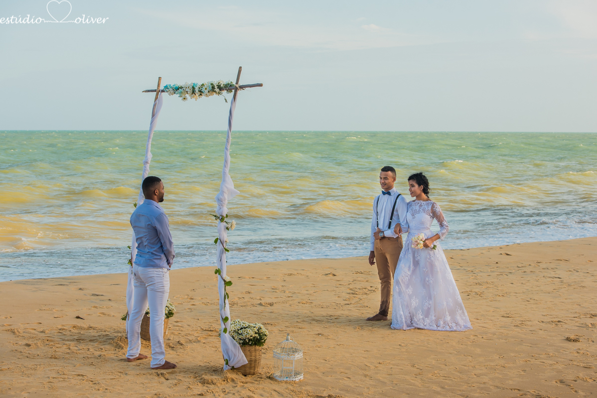 casamento em trancoso,  elopement wedding arraial d´juda, , pre casamento diferente,  casamento na praia arraial d'juda , elopement wedding wedding , Beach praia, maquiagem de noiva,  tipo de buque , trancoso, casamento em tranco,  vestido de noiva, bride