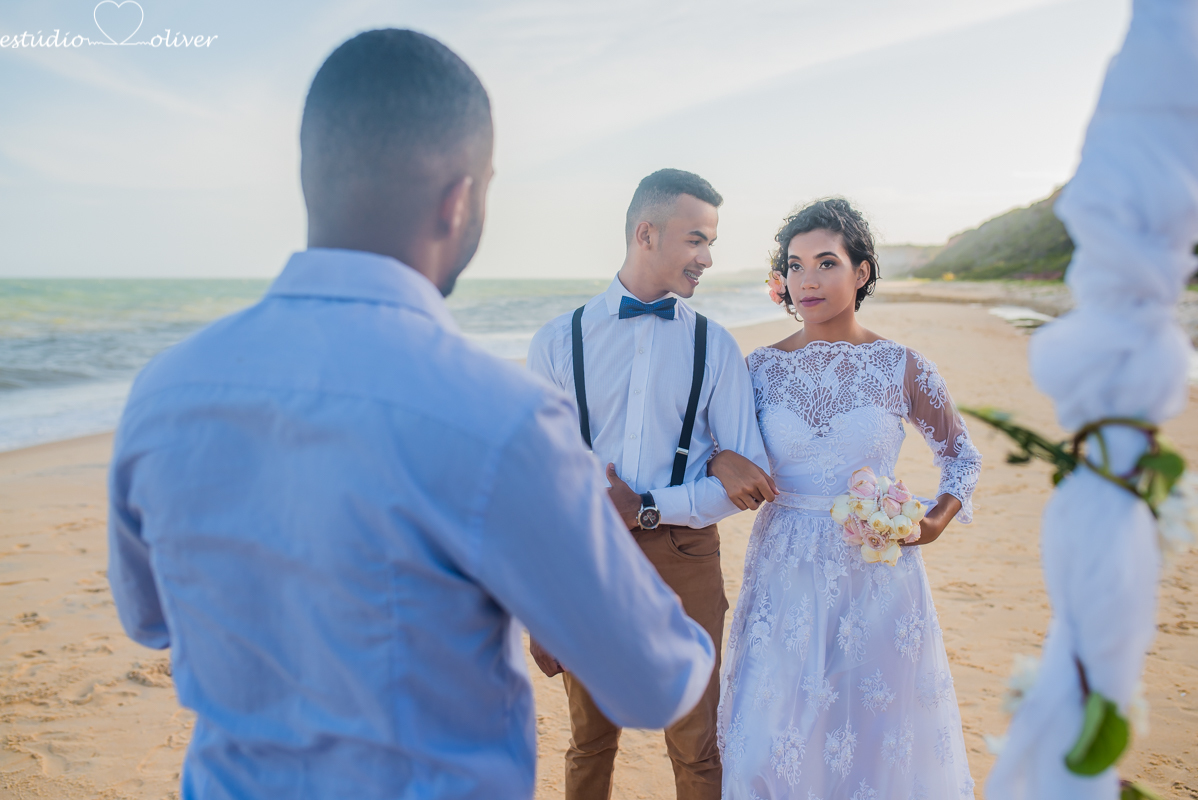 casamento em trancoso,  elopement wedding arraial d´juda, , pre casamento diferente,  casamento na praia arraial d'juda , elopement wedding wedding , Beach praia, maquiagem de noiva,  tipo de buque , trancoso, casamento em tranco,  vestido de noiva, bride