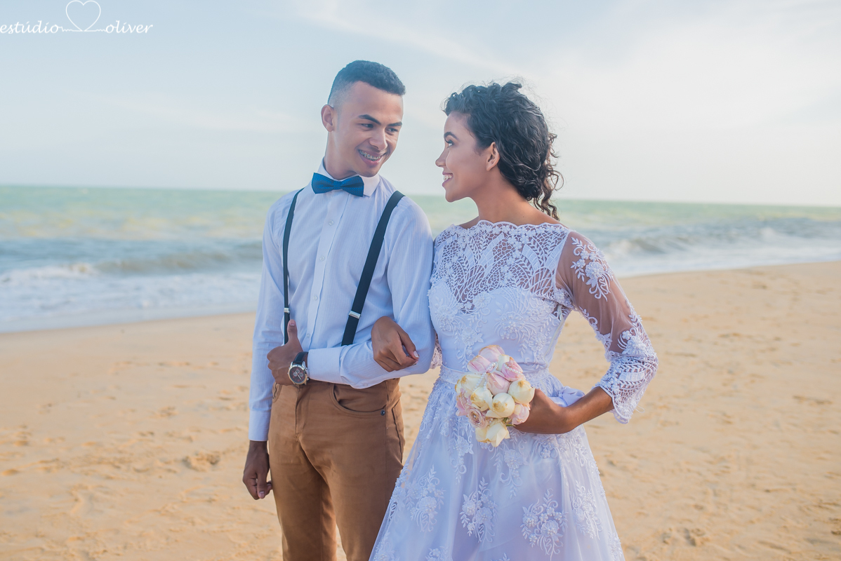 casamento em trancoso,  elopement wedding arraial d´juda, , pre casamento diferente,  casamento na praia arraial d'juda , elopement wedding wedding , Beach praia, maquiagem de noiva,  tipo de buque , trancoso, casamento em tranco,  vestido de noiva, bride