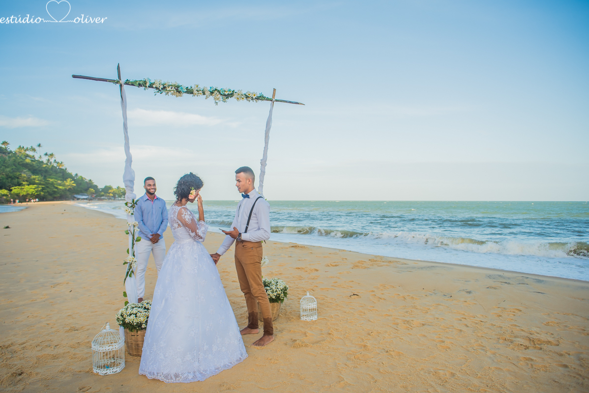 casamento em trancoso,  elopement wedding arraial d´juda, , pre casamento diferente,  casamento na praia arraial d'juda , elopement wedding wedding , Beach praia, maquiagem de noiva,  tipo de buque , trancoso, casamento em tranco,  vestido de noiva, bride