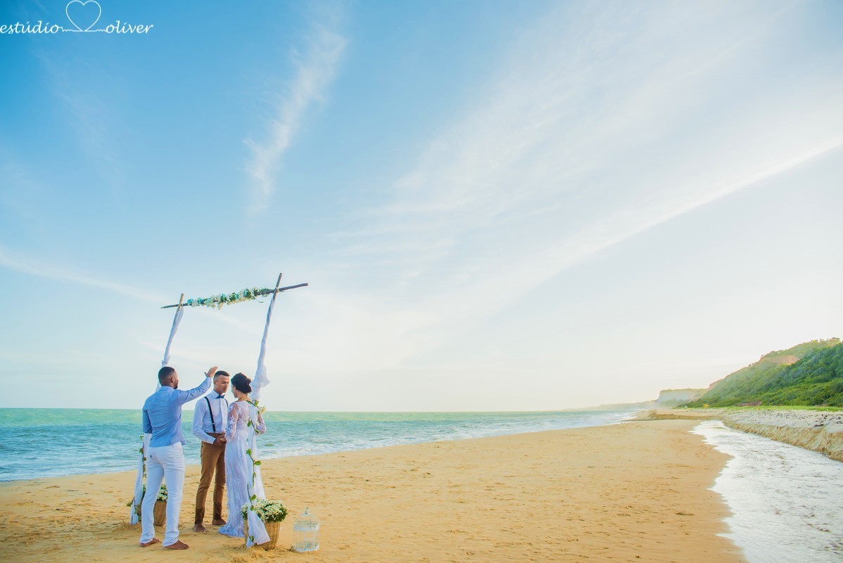 casamento em trancoso,  elopement wedding arraial d´juda, , pre casamento diferente,  casamento na praia arraial d'juda , elopement wedding wedding , Beach praia, maquiagem de noiva,  tipo de buque , trancoso, casamento em tranco,  vestido de noiva, bride
