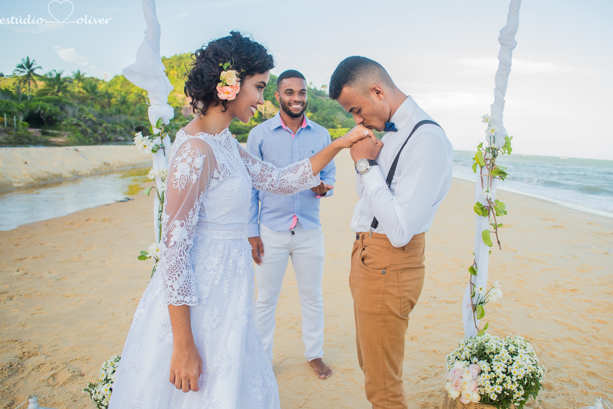 casamento em trancoso,  elopement wedding arraial d´juda, , pre casamento diferente,  casamento na praia arraial d'juda , elopement wedding wedding , Beach praia, maquiagem de noiva,  tipo de buque , trancoso, casamento em tranco,  vestido de noiva, bride