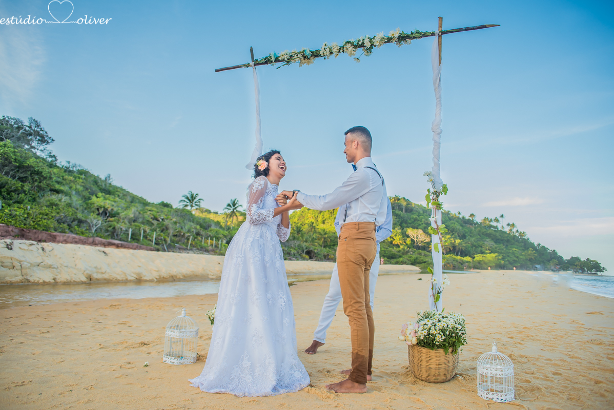 emoção,  Estudio Oliver, externas, festa, filmagem, foto, pre casamento casamento em trancoso,  elopement wedding arraial d´juda, , pre casamento diferen  casamento praia arraial da juda elopement wedding wedding Beach praia maquiagem de noiva buque lindo