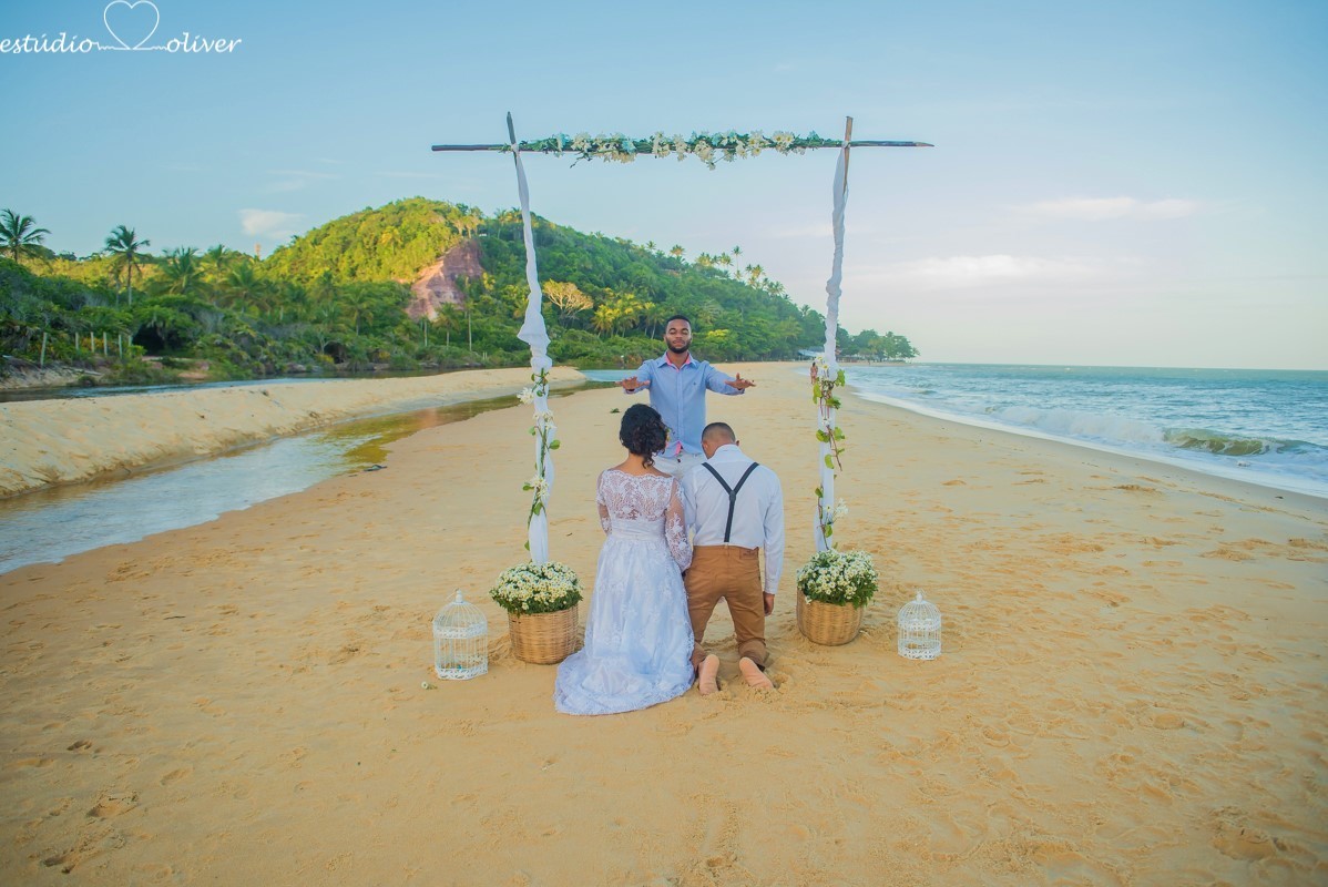 casamento em trancoso,  elopement wedding arraial d´juda, , pre casamento diferente,  casamento na praia arraial d'juda , elopement wedding wedding , Beach praia, maquiagem de noiva,  tipo de buque , trancoso, casamento em tranco,  vestido de noiva, bride