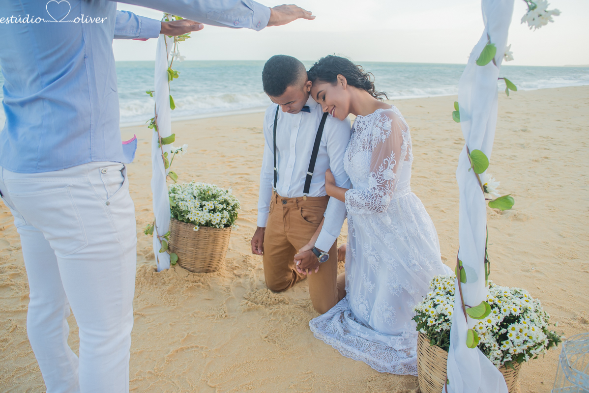 casamento em trancoso,  elopement wedding arraial d´juda, , pre casamento diferente,  casamento na praia arraial d'juda , elopement wedding wedding , Beach praia, maquiagem de noiva,  tipo de buque , trancoso, casamento em tranco,  vestido de noiva, bride