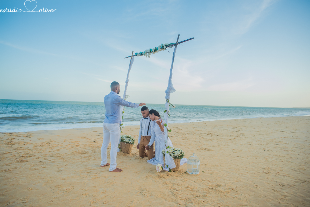emoção,  Estudio Oliver, externas, festa, filmagem, foto, pre casamento diferente  casamento em trancoso,  elopement wedding arraial d´juda, , pre casamento diferen praia arraial da juda elopement wedding wedding Beach praia maquiagem de noiva buque lindo