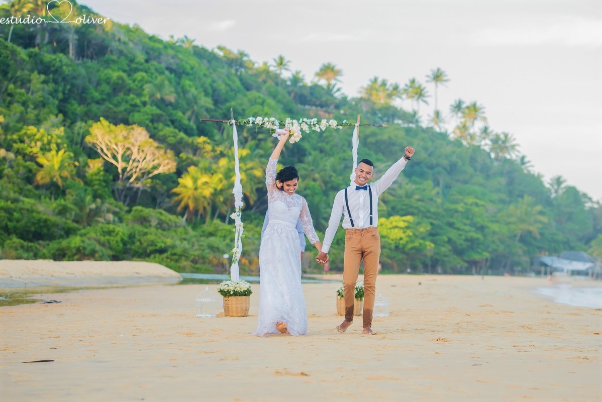 casamento em trancoso,  elopement wedding arraial d´juda, , pre casamento diferente,  casamento na praia arraial d'juda , elopement wedding wedding , Beach praia, maquiagem de noiva,  tipo de buque , trancoso, casamento em tranco,  vestido de noiva, bride