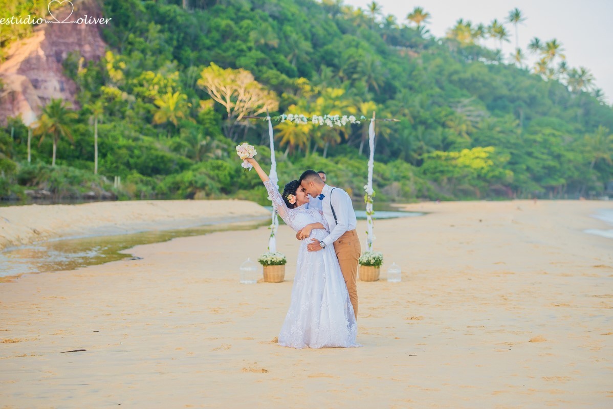 casamento em trancoso,  elopement wedding arraial d´juda, , pre casamento diferente,  casamento na praia arraial d'juda , elopement wedding wedding , Beach praia, maquiagem de noiva,  tipo de buque , trancoso, casamento em tranco,  vestido de noiva, bride