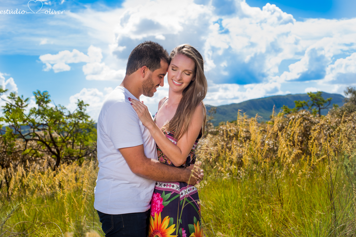 filmagem, foto, pre casamento capitolio furnas minas gerias belo horizonte, brasil apaixonados cachoeira , sorrisos,abraços, ensaio romantico  vestido de noiva