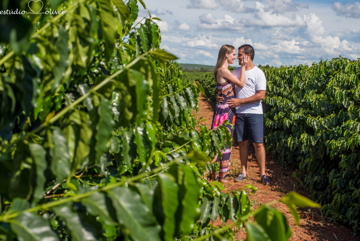 filmagem, foto, pre casamento capitolio furnas minas gerias belo horizonte, brasil apaixonados cachoeira , sorrisos,abraços, ensaio romantico  vestido de noiva