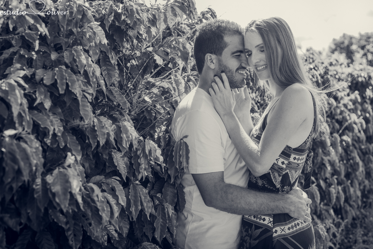 filmagem, foto, pre casamento capitolio furnas minas gerias belo horizonte, brasil apaixonados cachoeira , sorrisos,abraços, ensaio romantico  vestido de noiva