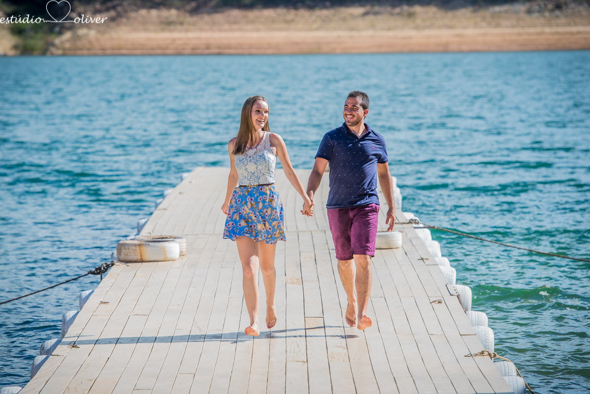 filmagem, foto, pre casamento capitolio furnas minas gerias belo horizonte, brasil apaixonados cachoeira , sorrisos,abraços, ensaio romantico  vestido de noiva