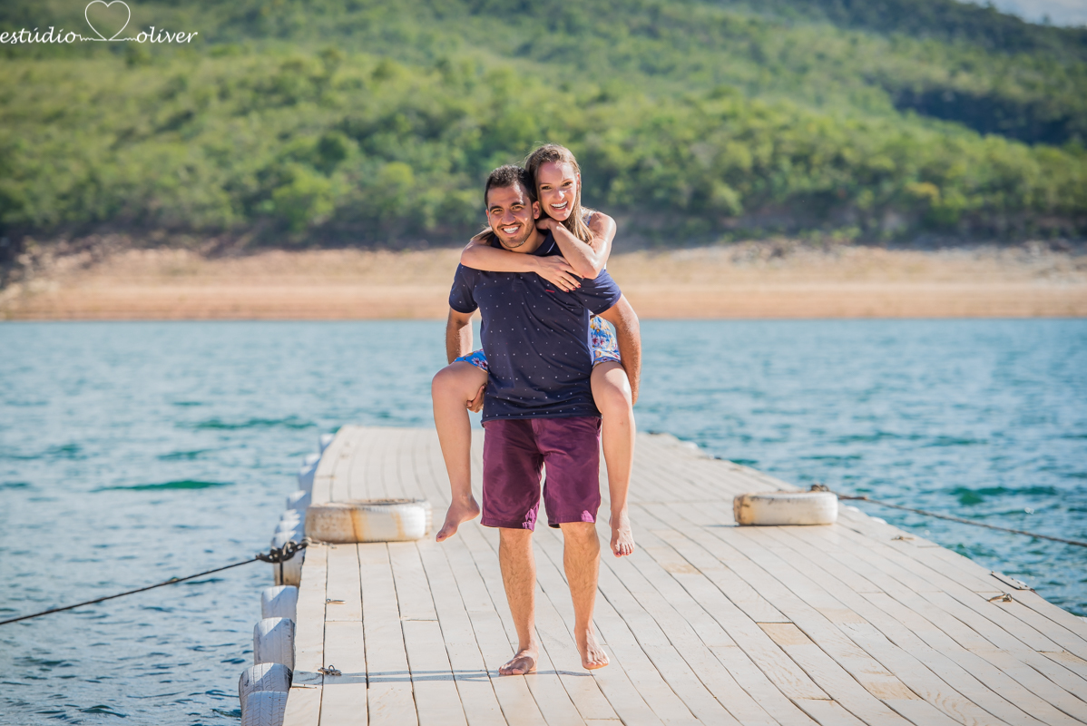 filmagem, foto, pre casamento capitolio furnas minas gerias belo horizonte, brasil apaixonados cachoeira , sorrisos,abraços, ensaio romantico  vestido de noiva