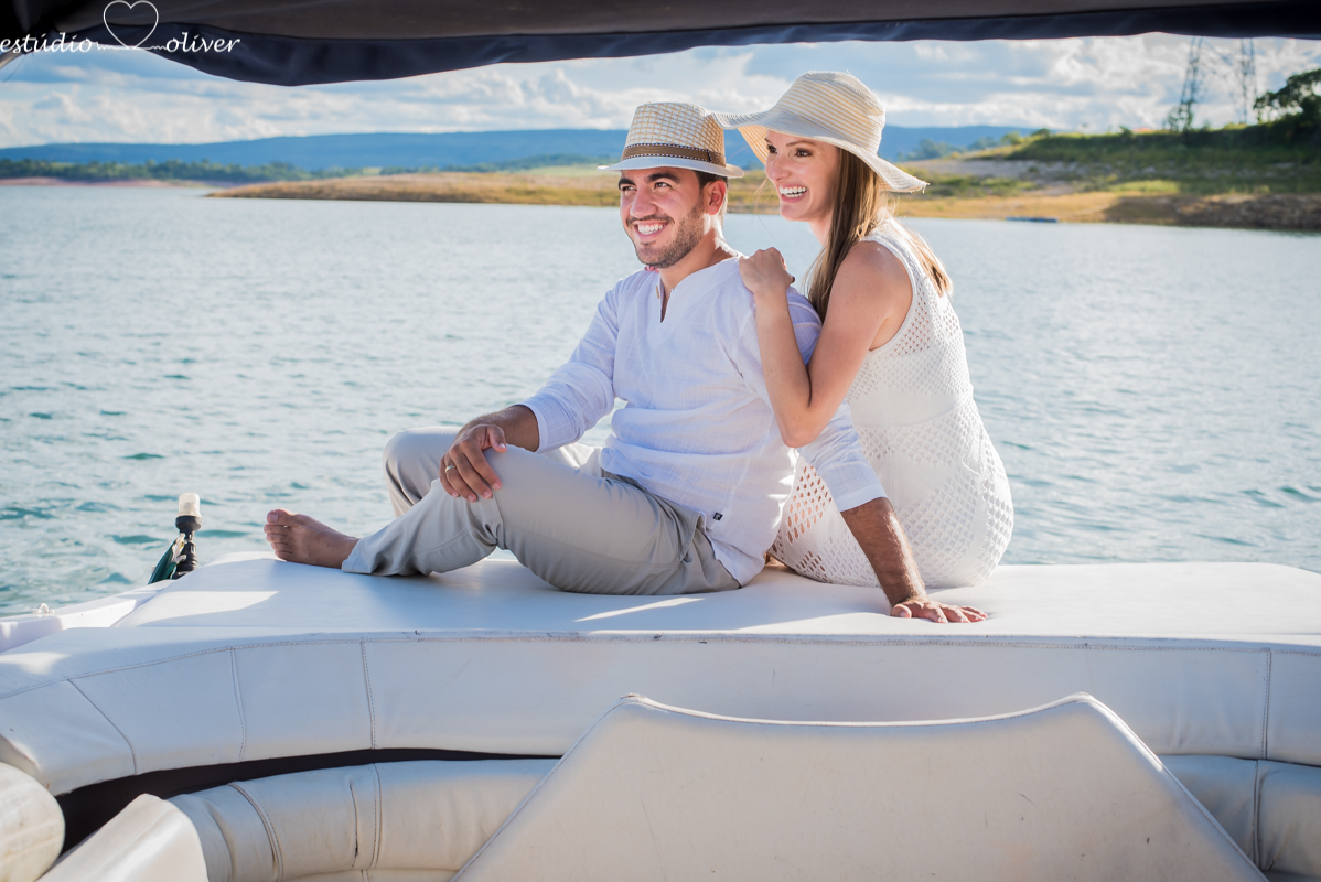 filmagem, foto, pre casamento capitolio furnas minas gerias belo horizonte, brasil apaixonados cachoeira , sorrisos,abraços, ensaio romantico  vestido de noiva