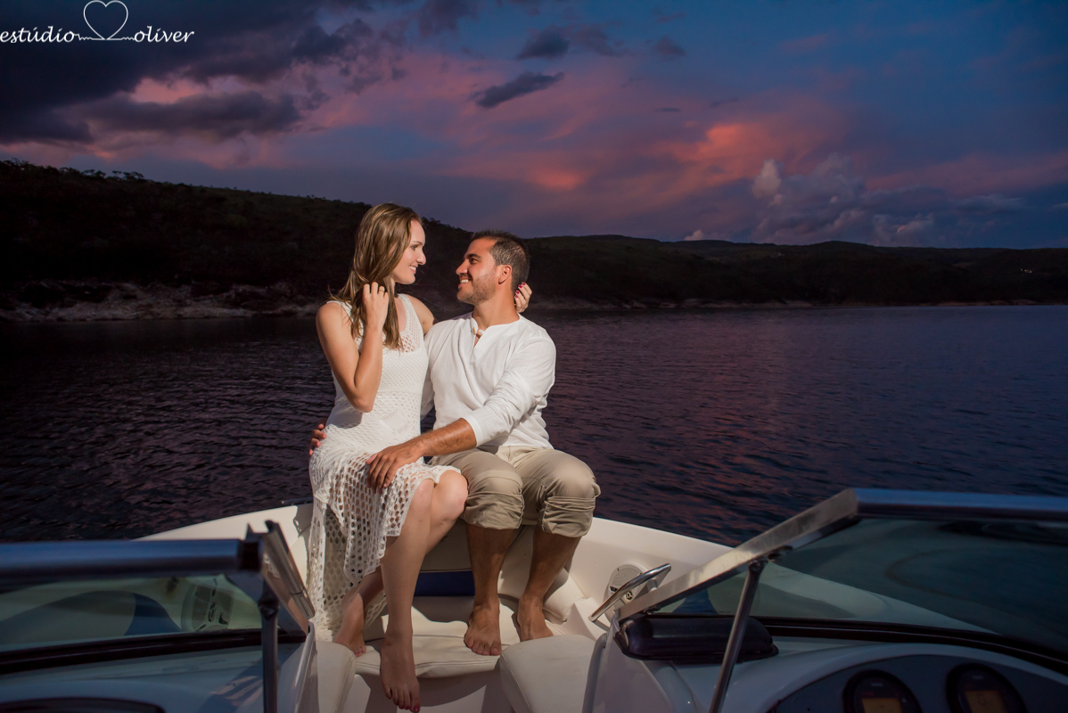 filmagem, foto, pre casamento capitolio furnas minas gerias belo horizonte, brasil apaixonados cachoeira , sorrisos,abraços, ensaio romantico  vestido de noiva