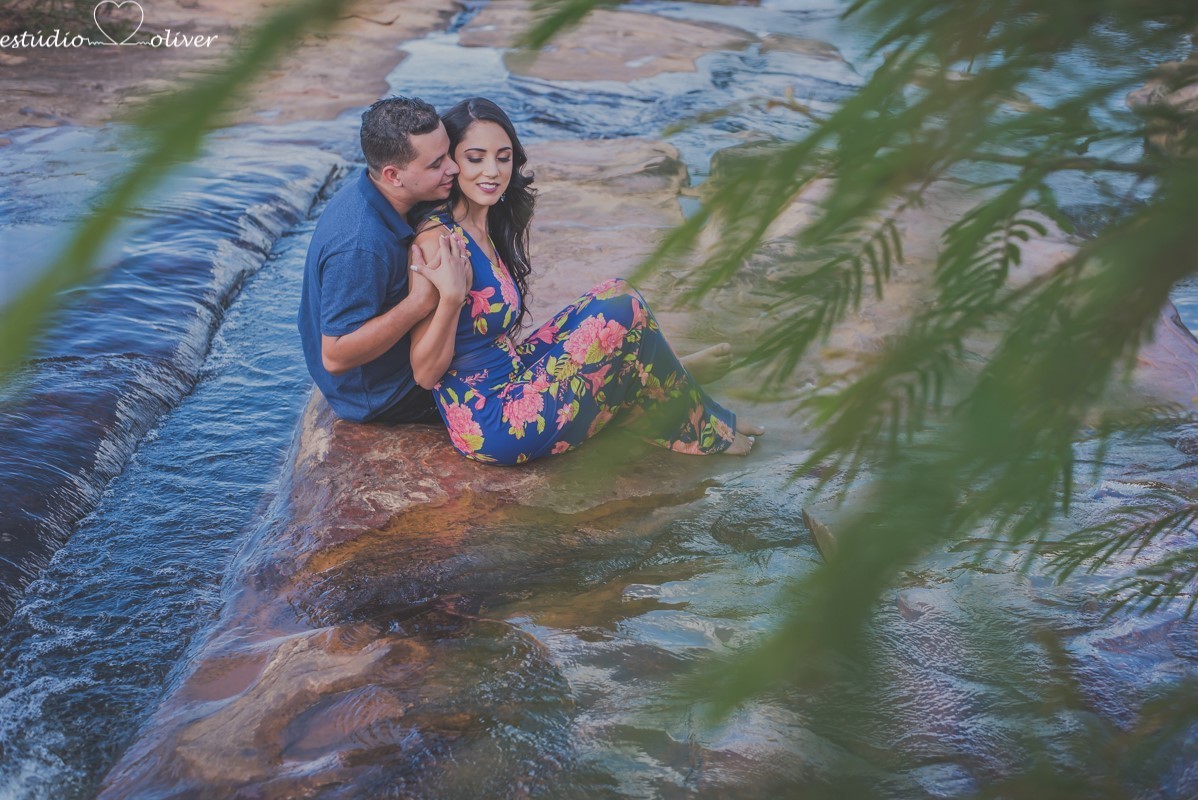 filmagem, foto, pre casamento capitolio furnas minas gerias belo horizonte, brasil apaixonados cachoeira , sorrisos,abraços, ensaio romantico  vestido de noivafilmagem, foto, pre casamento capitolio furnas minas gerias belo horizonte, brasil apaixonados c