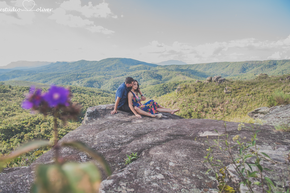 filmagem, foto, pre casamento capitolio furnas minas gerias belo horizonte, brasil apaixonados cachoeira , sorrisos,abraços, ensaio romantico  vestido de noiva