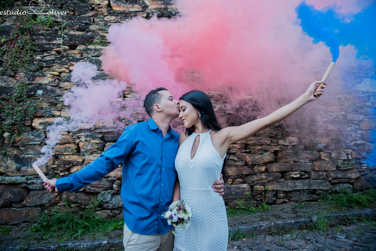 filmagem, foto, pre casamento capitolio furnas minas gerias belo horizonte, brasil apaixonados cachoeira , sorrisos,abraços, ensaio romantico  vestido de noiva