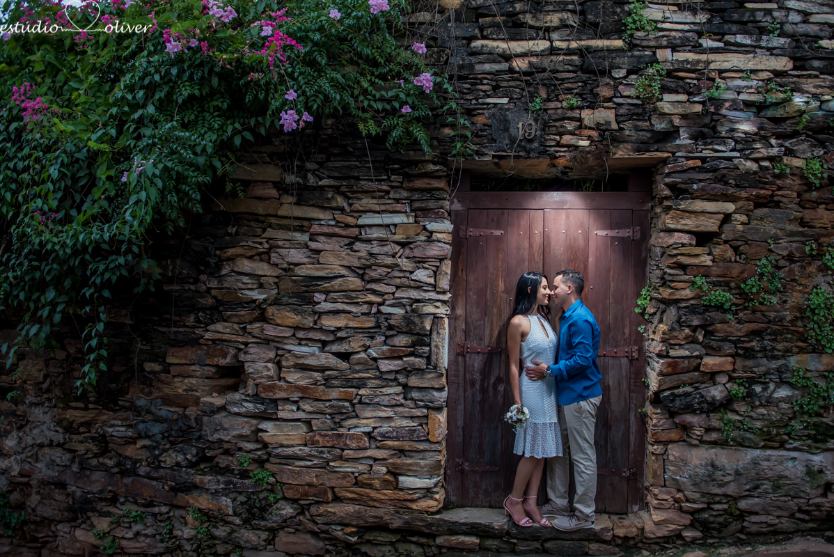 filmagem, foto, pre casamento capitolio furnas minas gerias belo horizonte, brasil apaixonados cachoeira , sorrisos,abraços, ensaio romantico  vestido de noiva