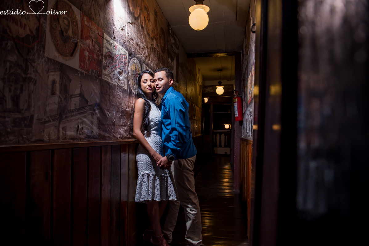 filmagem, foto, pre casamento capitolio furnas minas gerias belo horizonte, brasil apaixonados cachoeira , sorrisos,abraços, ensaio romantico  vestido de noiva