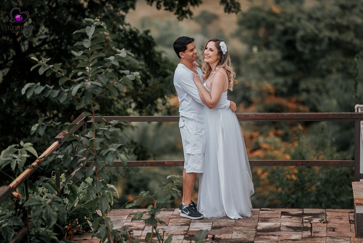 apaixonados, sorrisos,abraços, ensaio romantico ,blog casamento,vestido branco,