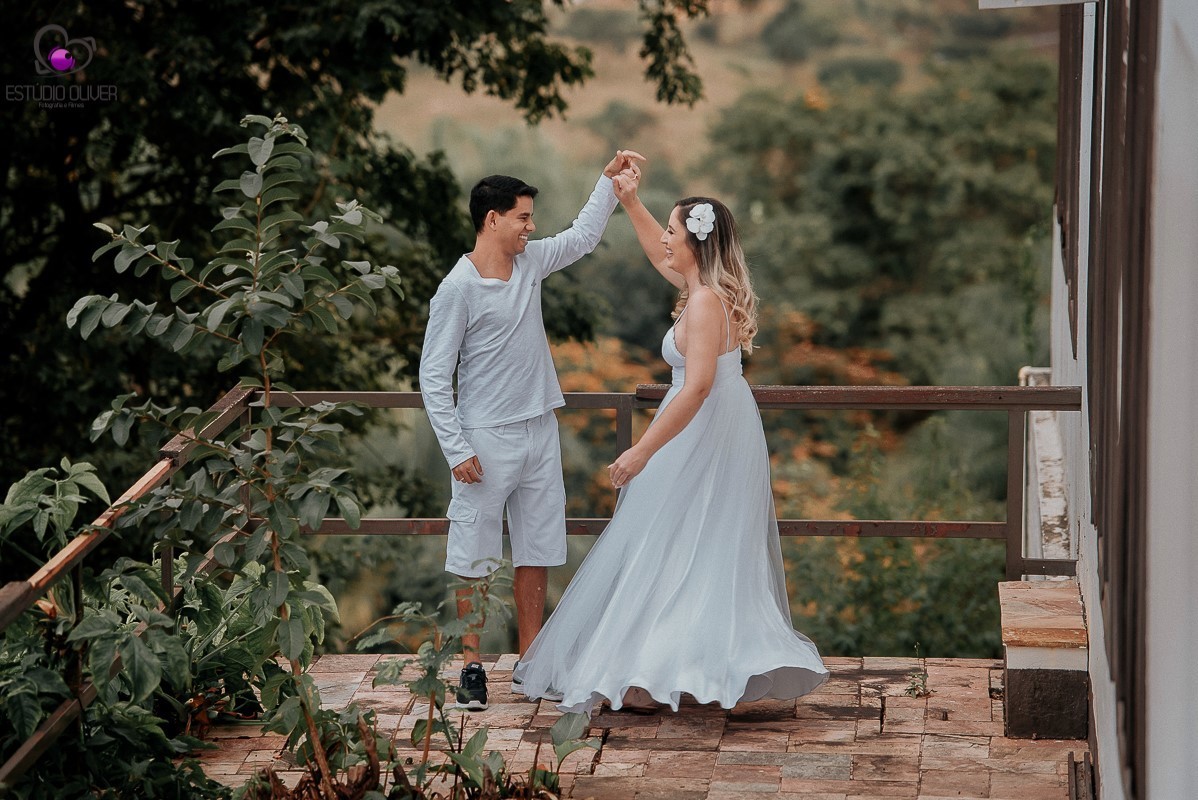 apaixonados, sorrisos,abraços, ensaio romantico ,blog casamento,vestido branco,