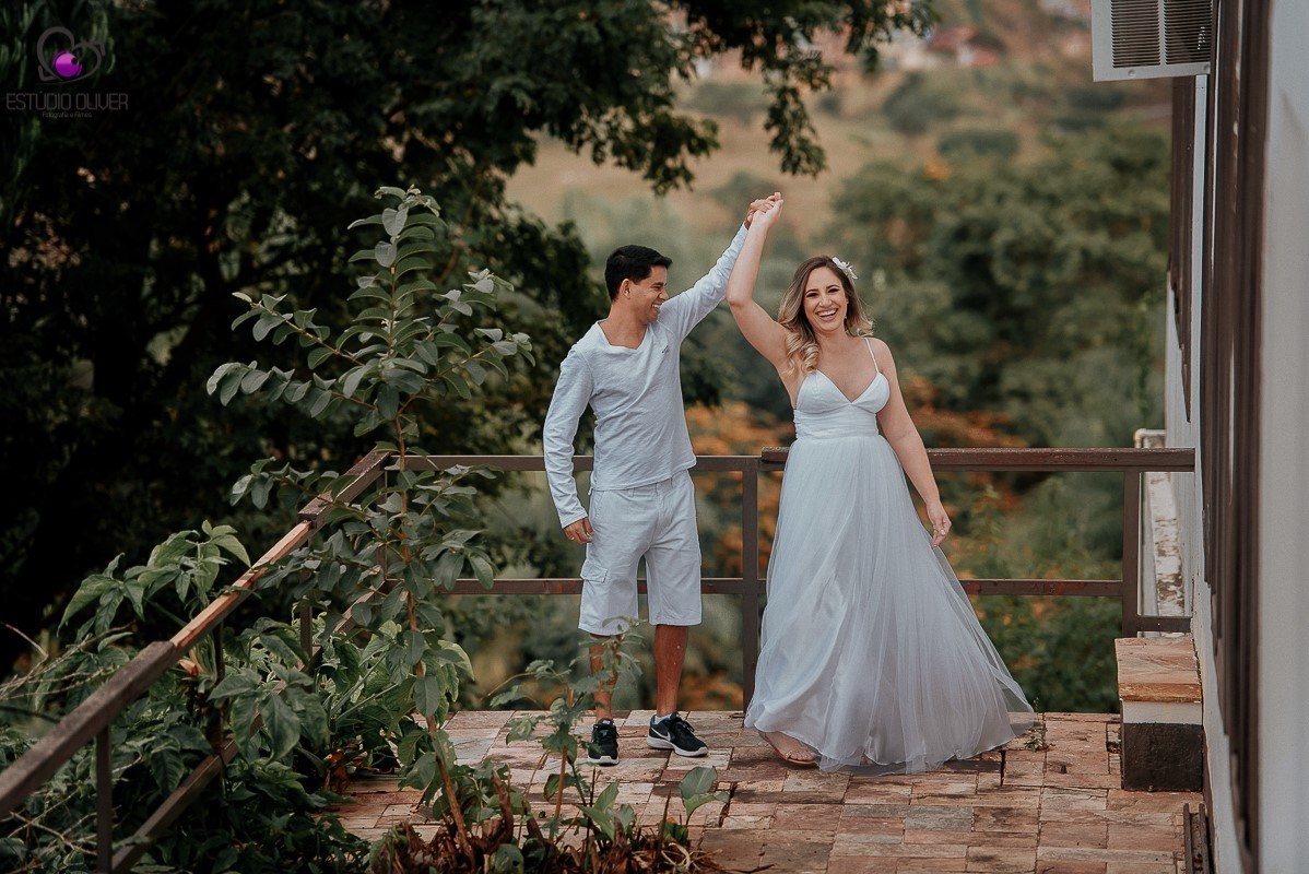 apaixonados, sorrisos,abraços, ensaio romantico ,blog casamento,vestido branco,