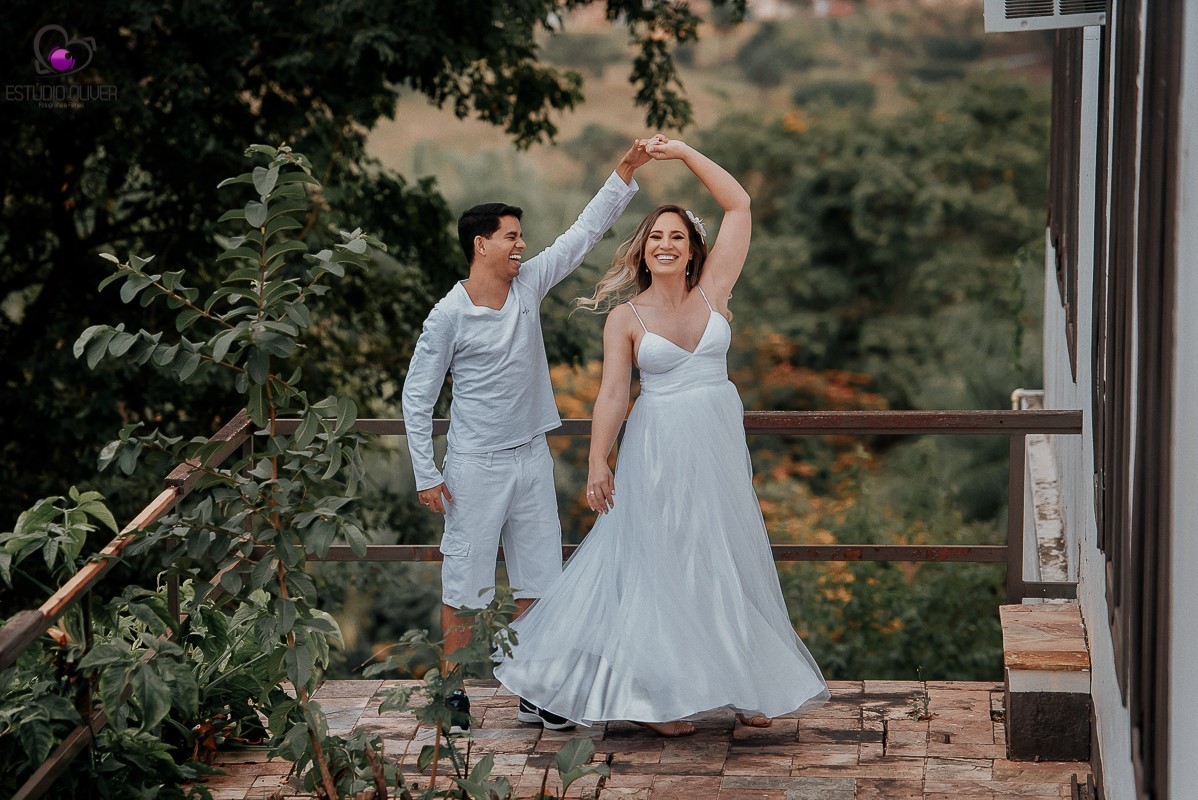 apaixonados, sorrisos,abraços, ensaio romantico ,blog casamento,vestido branco,