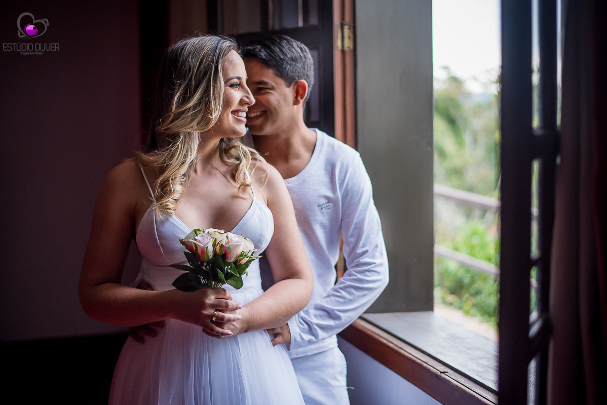 apaixonados, sorrisos,abraços, ensaio romantico ,blog casamento,vestido branco,