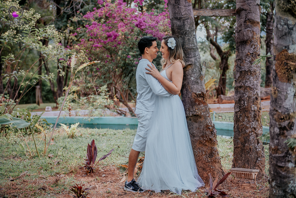 apaixonados, sorrisos,abraços, ensaio romantico ,blog casamento,vestido branco,