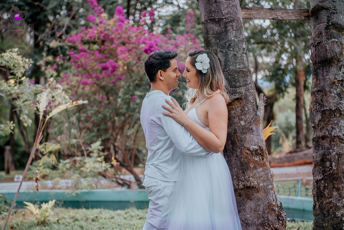 apaixonados, sorrisos,abraços, ensaio romantico ,blog casamento,vestido branco,