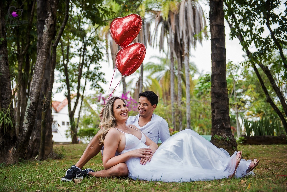 apaixonados, sorrisos,abraços, ensaio romantico ,blog casamento,vestido branco,