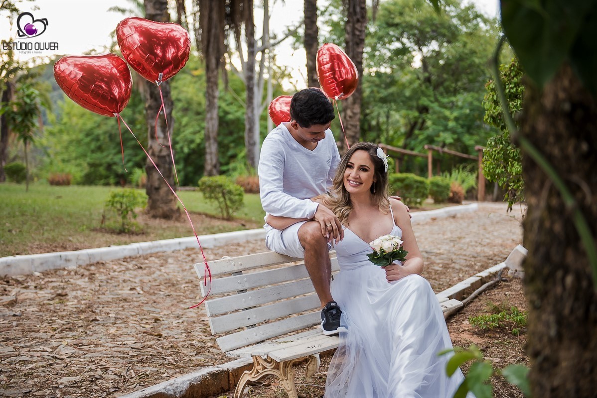 apaixonados, sorrisos,abraços, ensaio romantico ,blog casamento,vestido branco,