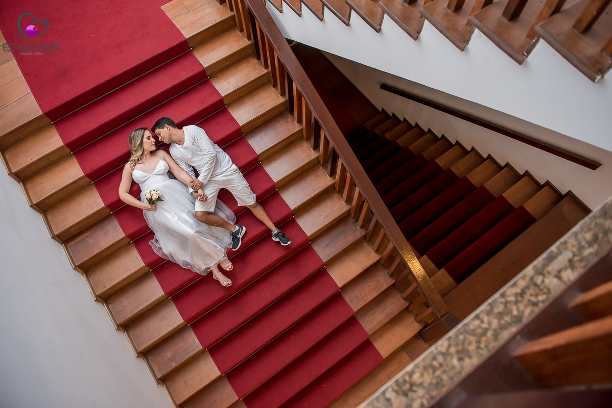 apaixonados, sorrisos,abraços, ensaio romantico ,blog casamento,vestido branco,