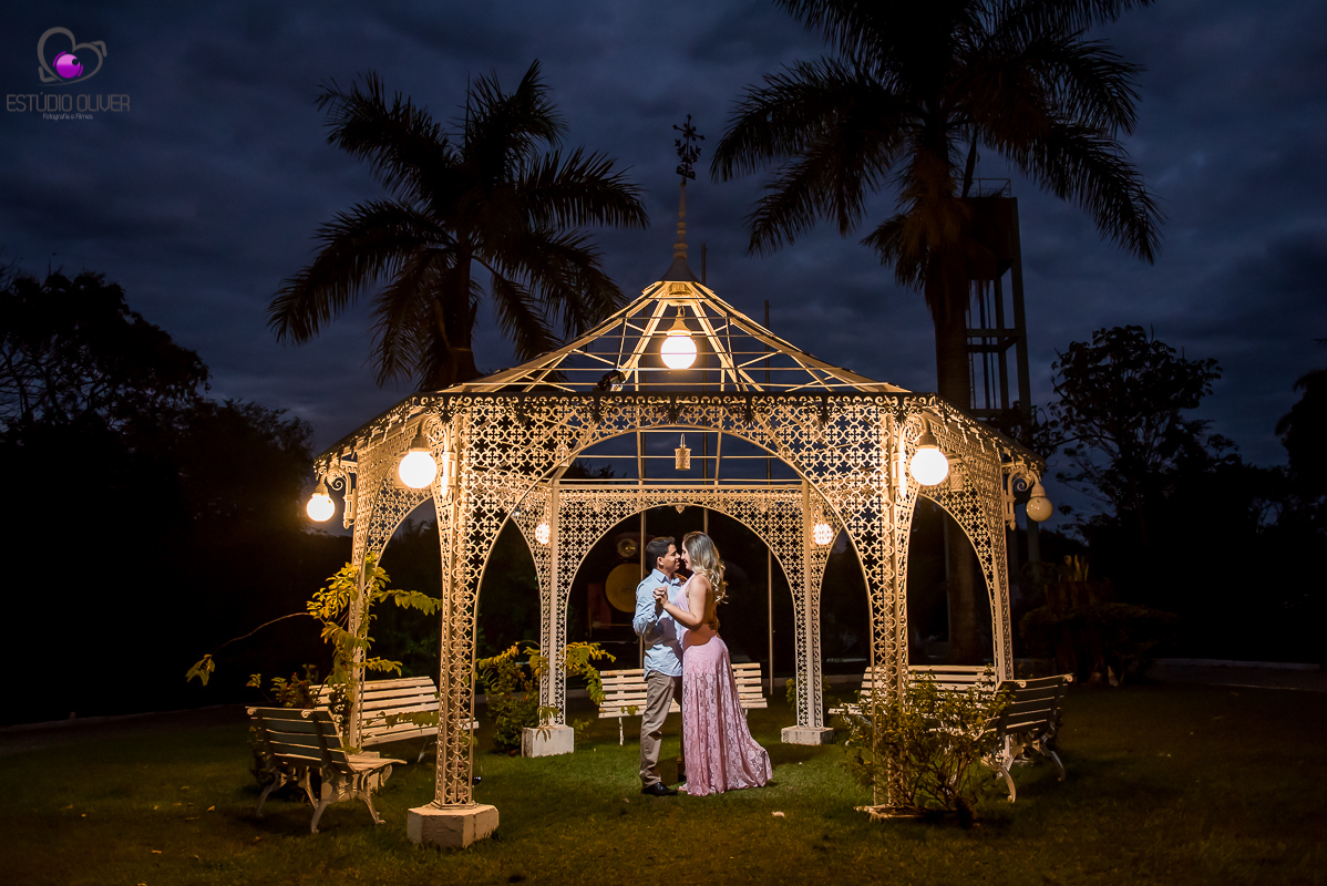 apaixonados, sorrisos,abraços, ensaio romantico ,blog casamento,vestido branco,
