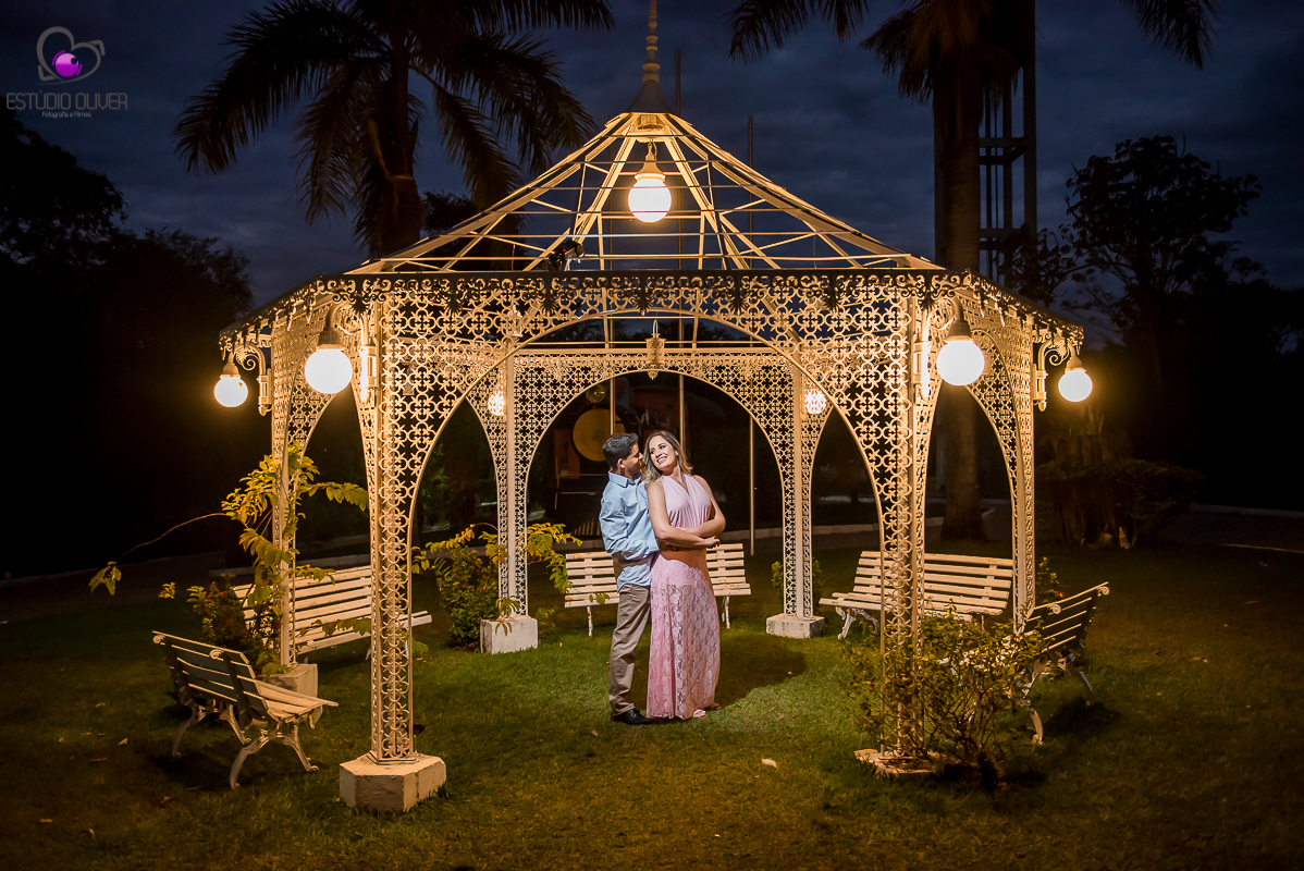 apaixonados, sorrisos,abraços, ensaio romantico ,blog casamento,vestido branco,