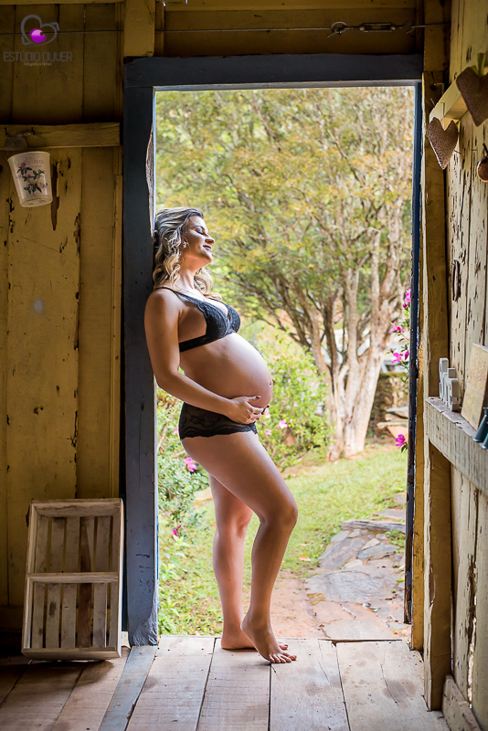 fotografo de gestante em belo horizonte , ensaio intimista , gestante de lingerie , caete , bouganville farm 
