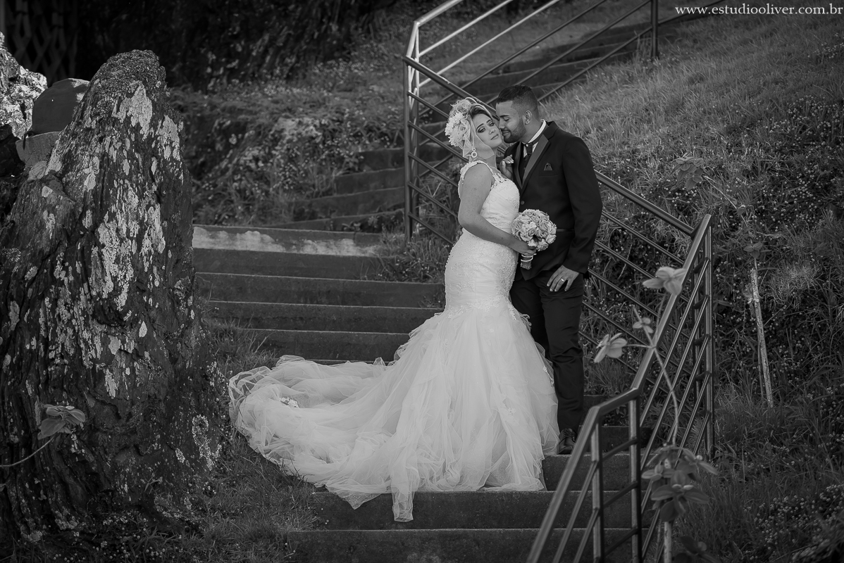 estudio oliver, fotos serra da piedade, fotografo de casamento, fotografo em bh, fotografia criativa, vestido de noiva, terno de noivo, vestido bonito, vestido de noiva moderno, buque colorido, buque rosa, fotos externas, pos casamento, pos wedding, bride