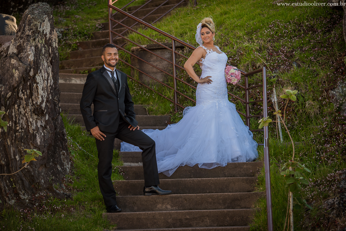 estudio oliver, fotos serra da piedade, fotografo de casamento, fotografo em bh, fotografia criativa, vestido de noiva, terno de noivo, vestido bonito, vestido de noiva moderno, buque colorido, buque rosa, fotos externas, pos casamento, pos wedding, bride