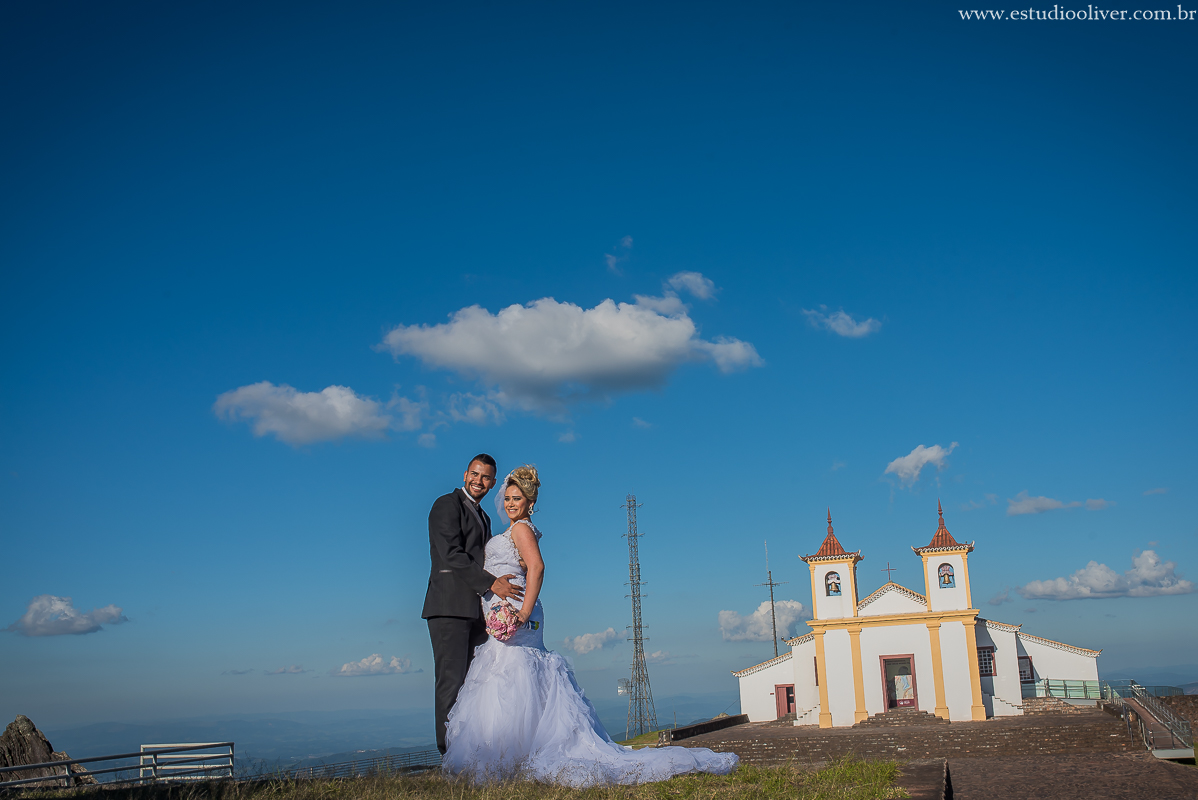 estudio oliver, fotos serra da piedade, fotografo de casamento, fotografo em bh, fotografia criativa, vestido de noiva, terno de noivo, vestido bonito, vestido de noiva moderno, buque colorido, buque rosa, fotos externas, pos casamento, pos wedding, bride