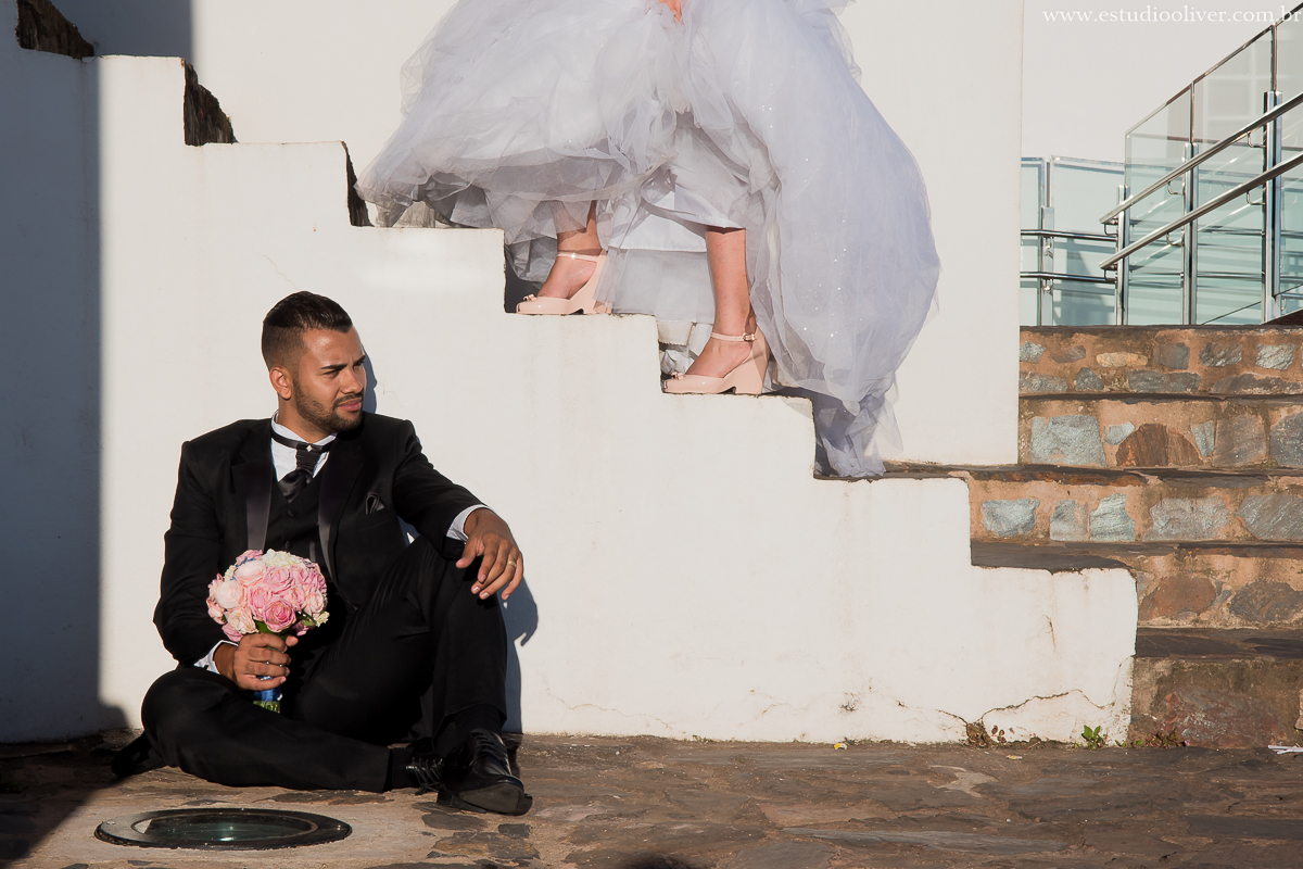 estudio oliver, fotos serra da piedade, fotografo de casamento, fotografo em bh, fotografia criativa, vestido de noiva, terno de noivo, vestido bonito, vestido de noiva moderno, buque colorido, buque rosa, fotos externas, pos casamento, pos wedding, bride